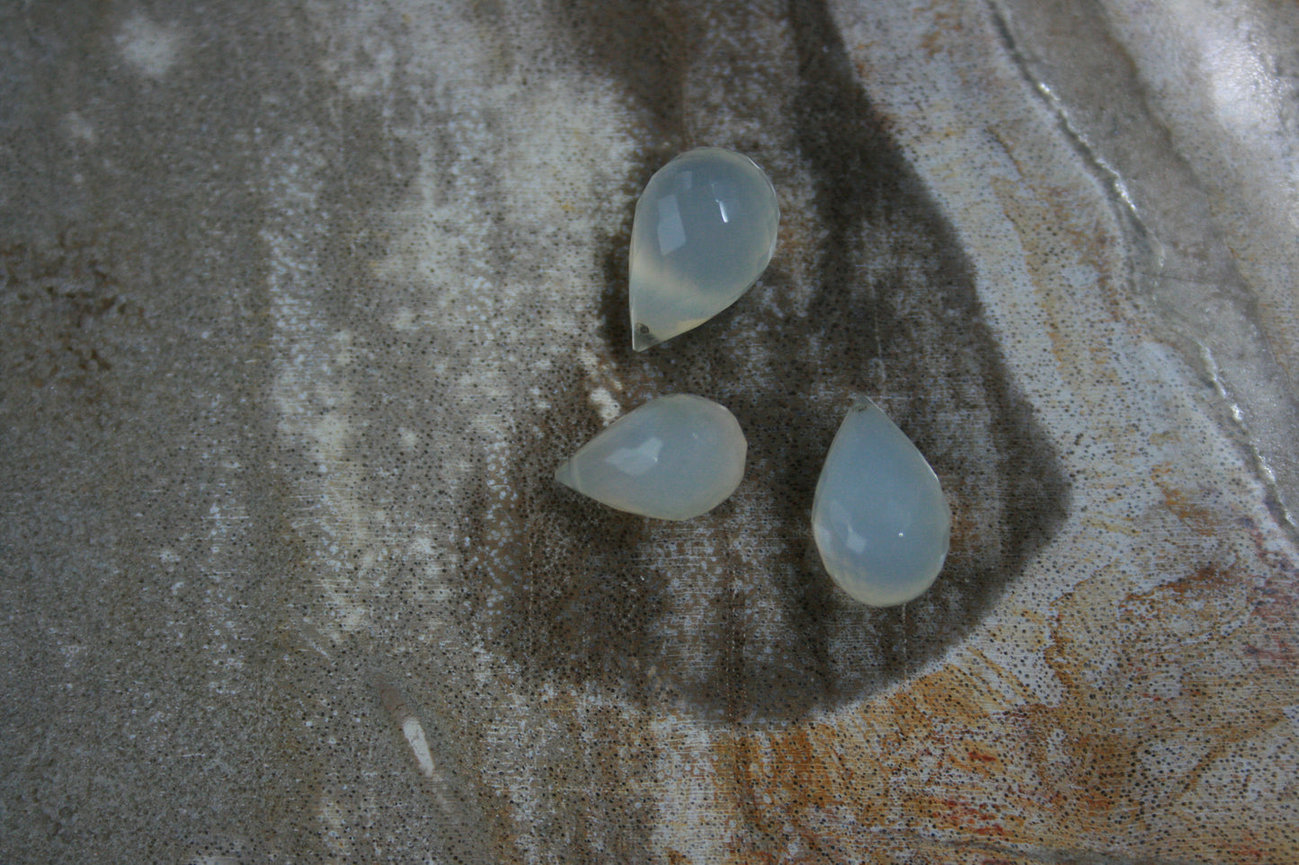 Chalcedoon facet drops