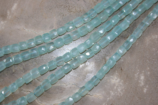 Blauwe chalcedoon blokjes