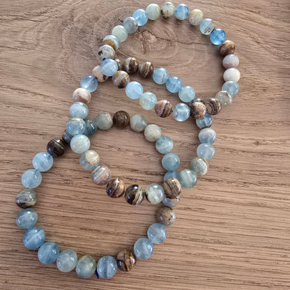 Blauwe Calciet Kogelarmband · 8 mm · Elastiek