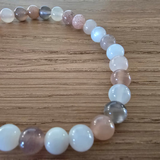 Multicolor Maansteen Kogelarmband · 6 mm · Elastiek