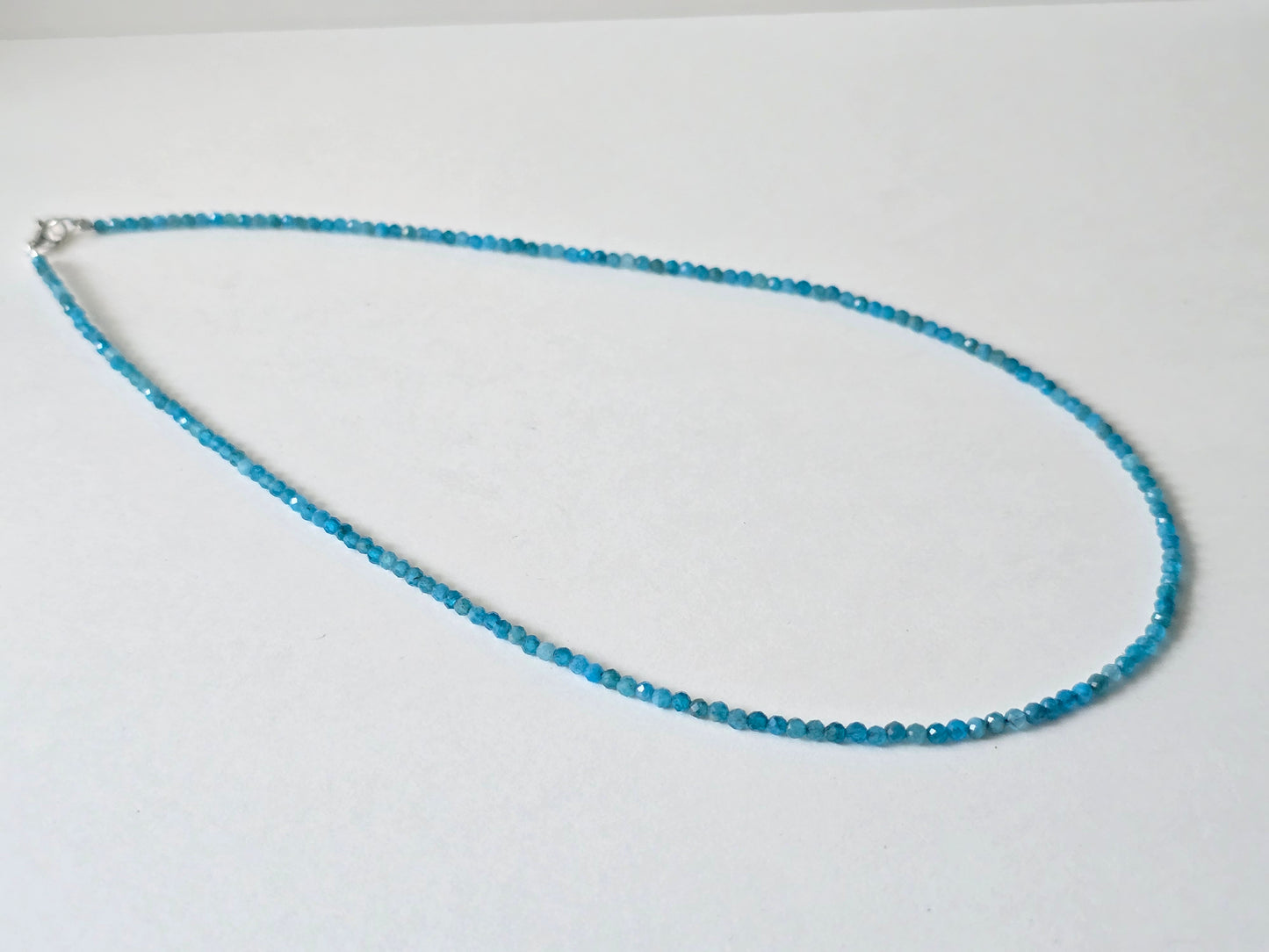 Apatiet collier · 2 mm gefacetteerd · Sterling Zilver