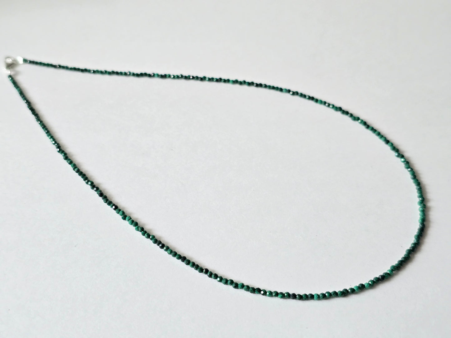 Malachiet collier · 2 mm gefacetteerd · Sterling Zilver