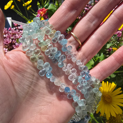 Transparante beryl kralen met blauw, wit en zacht geelgroen kleurverloop