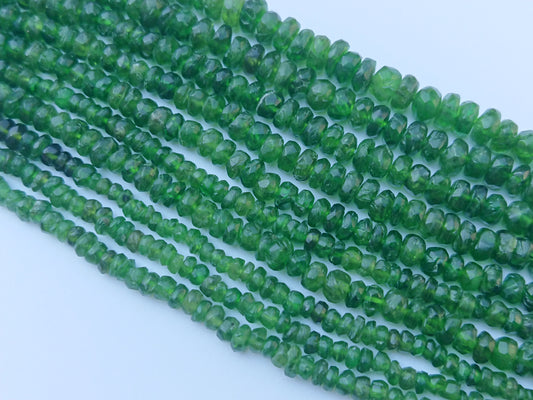 Chroomdiopside facet