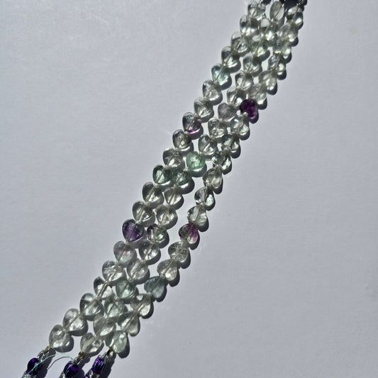 Fluoriet hartvormige facetgeslepen kralen van ca. 9×8 mm
