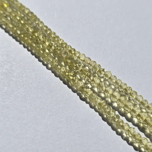 Detailfoto van lemon kwarts rondellen met handgeslepen facetten