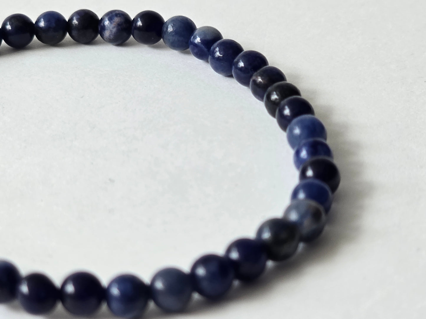 Sodaliet Kogelarmband · 4 mm · Elastiek