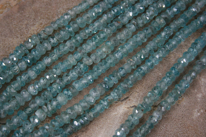 Blauwe zirkoon