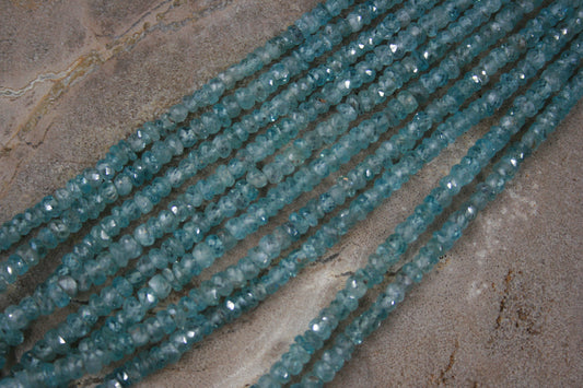 Blauwe zirkoon