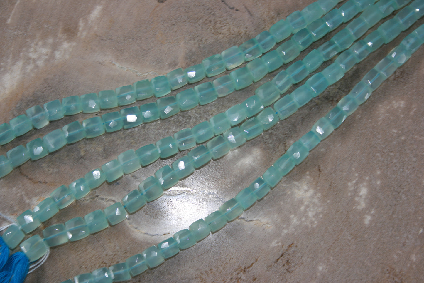 Blauwe chalcedoon blokjes