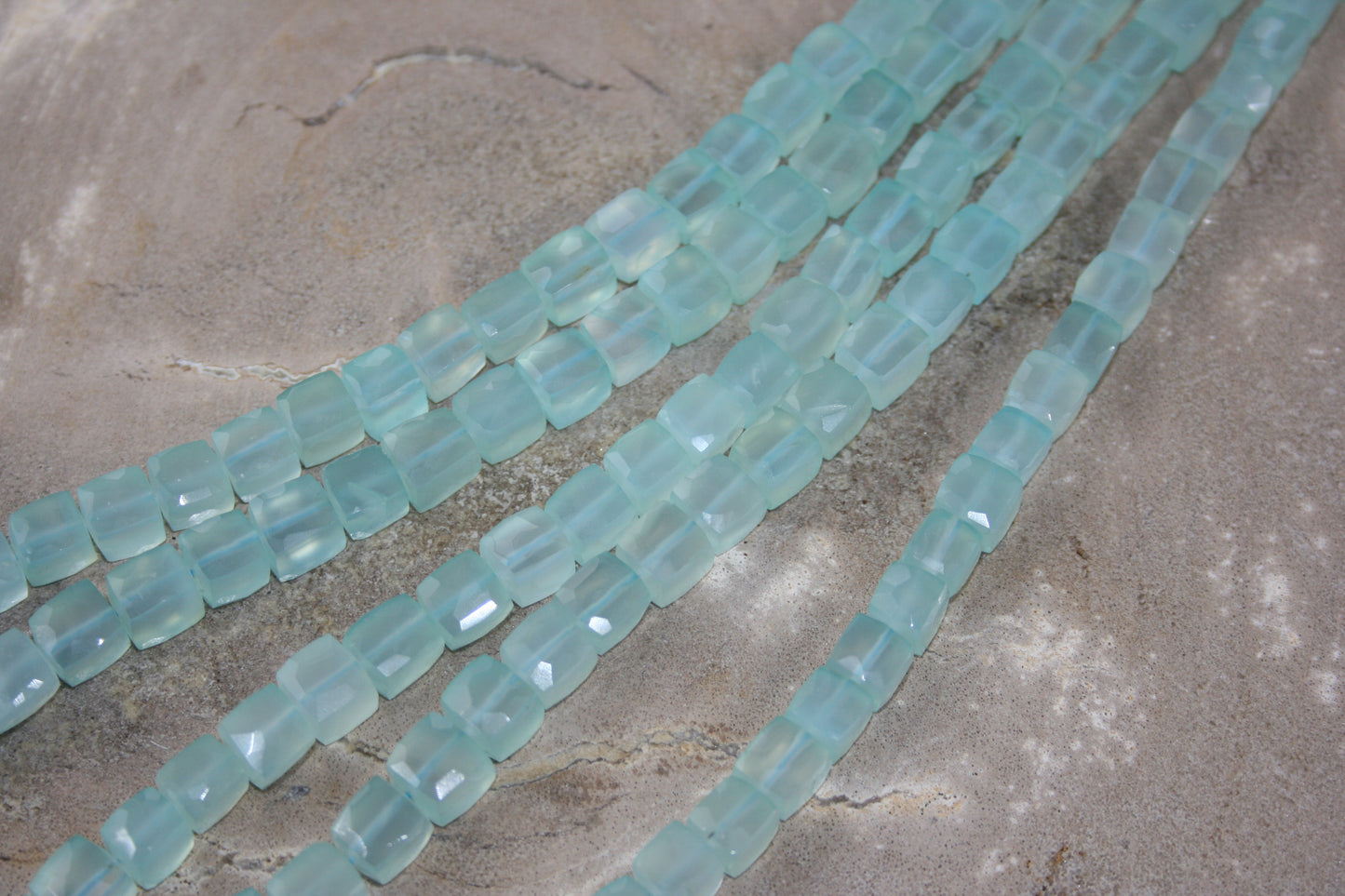 Blauwe chalcedoon blokjes