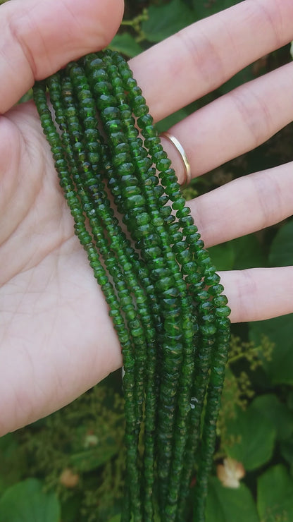 Chroomdiopside facet