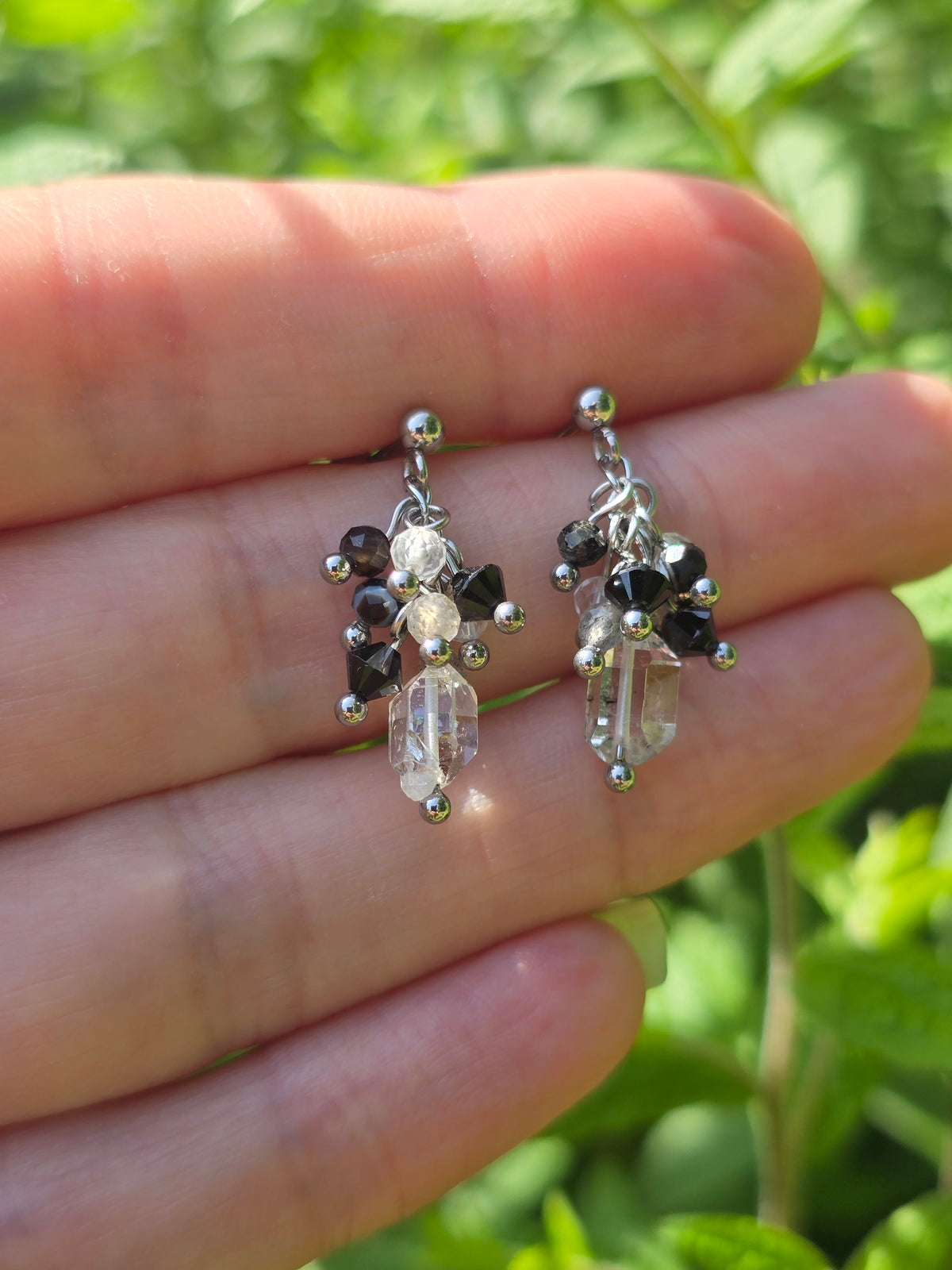Eclipse Gem Studs -  Handgemaakte RVS Oorbellen met Labradoriet, Zwarte Spinel, Bergkristal & Bandagaat