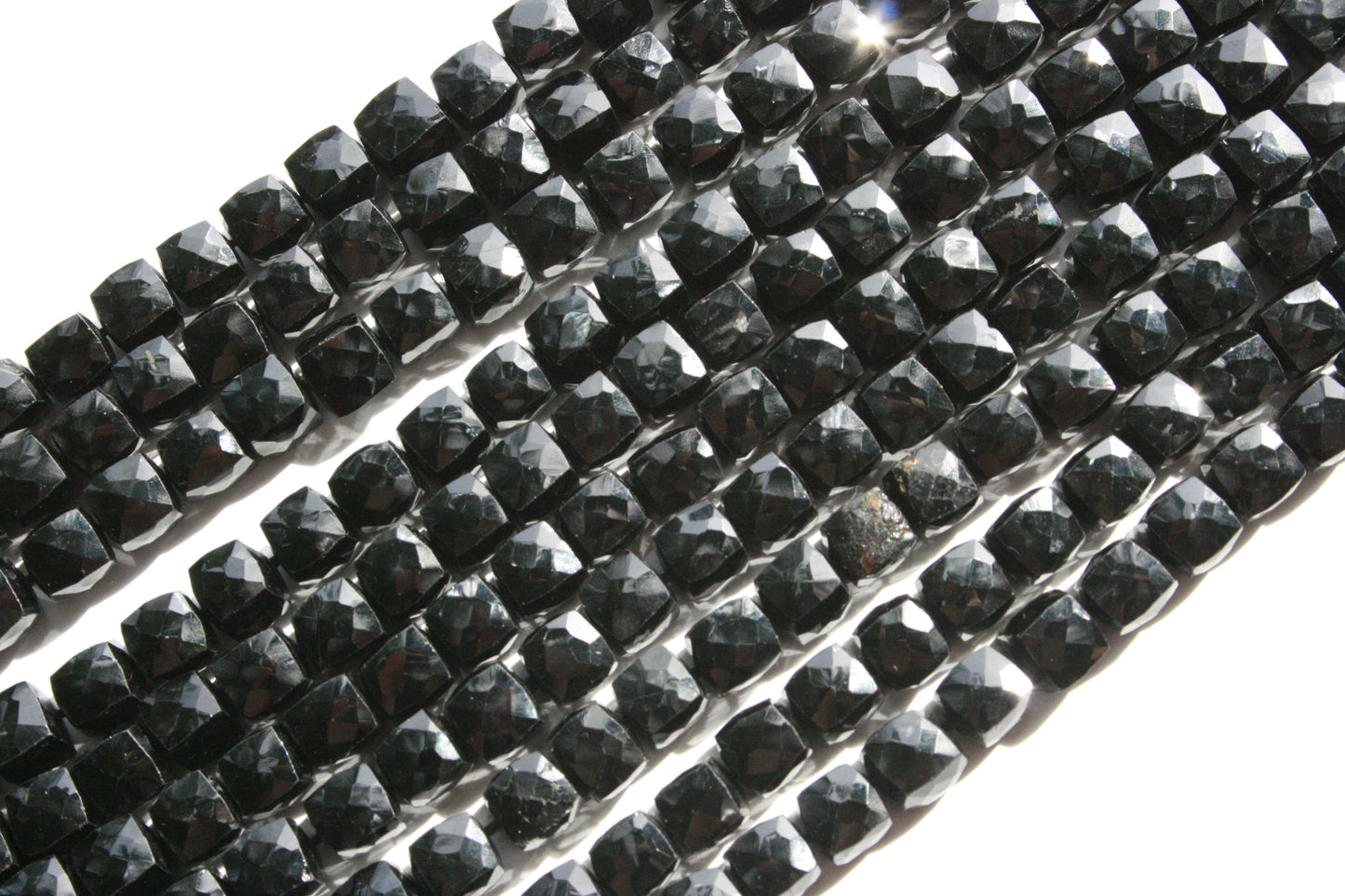 Zwarte spinel blokjes