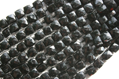 Zwarte spinel blokjes