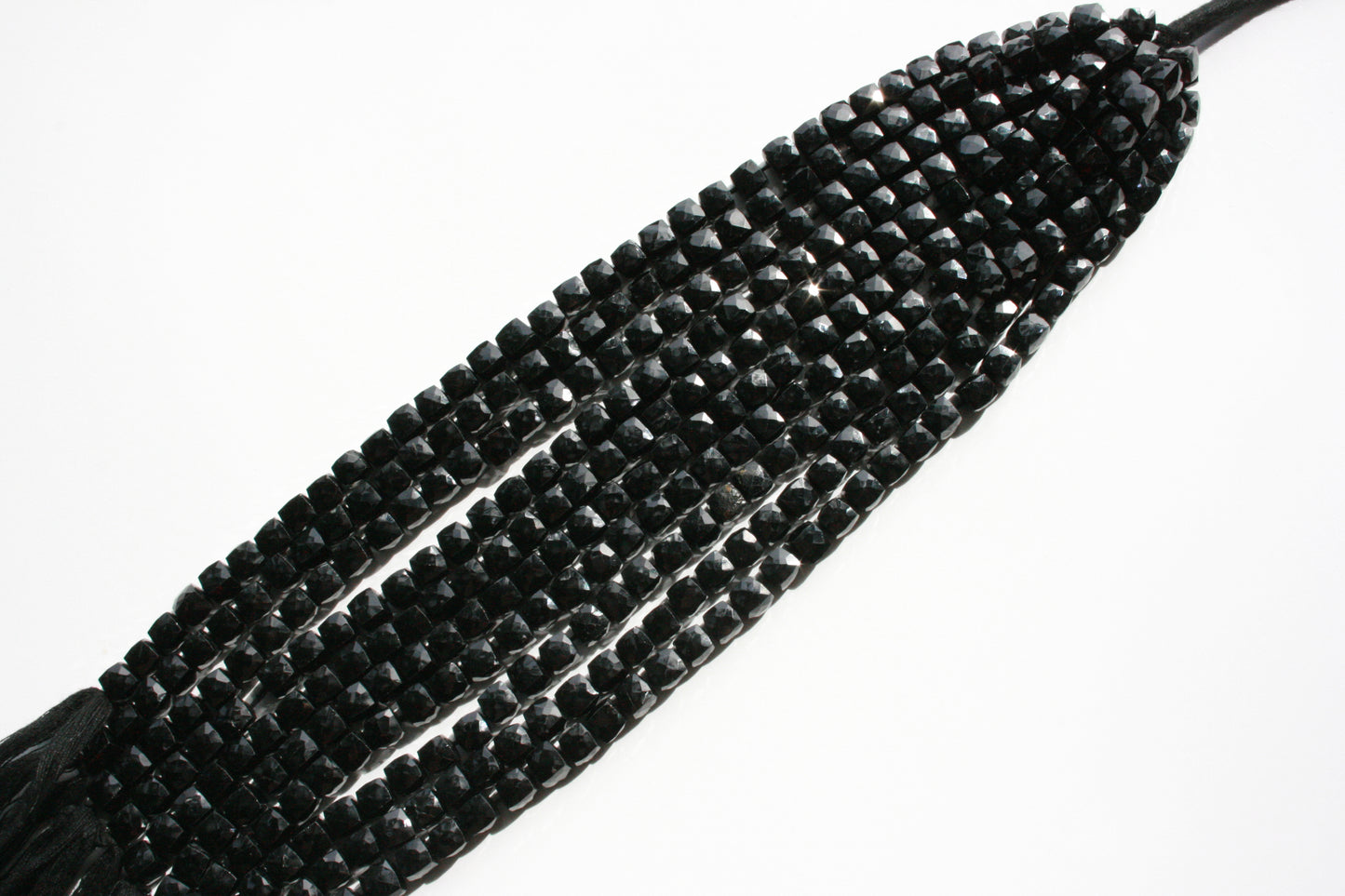 Zwarte spinel blokjes